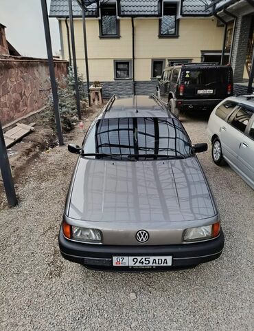 Volkswagen: Volkswagen Passat: 1992 г., 1.8 л, Механика, Бензин, Седан