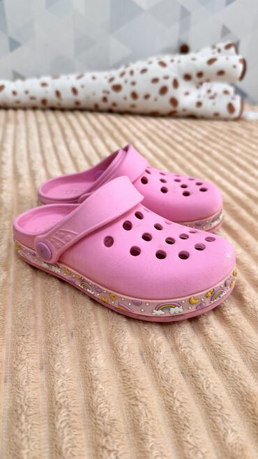 Детская обувь: Продаю б/у обувь на девочку,вся обувь целая,состояние хорошее Цены и — 23