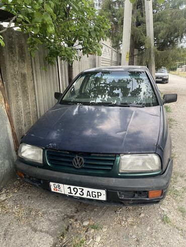 Volkswagen: Volkswagen Vento: 1993 г., 1.8 л, Механика, Бензин, Седан