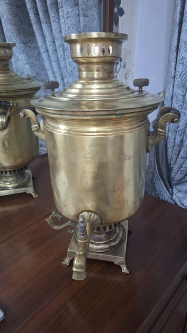 Qədim samovarlar: Antik samovar 10litr– “İvan Batashev, Tula” istehsalı.18medalı var. - — 1