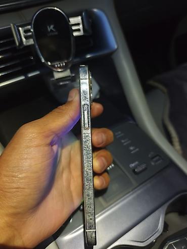 iphone d: IPhone 12 Pro, 256 ГБ - Экран OLED Super Retina XDR. На фото видно — 1