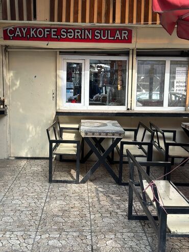 Ofislər: Köşk 20 yanvarda yerləşir. Xadavoy yerdi. 102və159 nömrəli avtobusun — 4