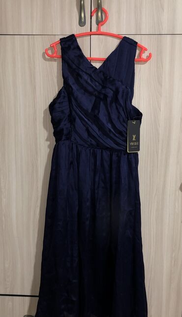 платье продаю: Вечернее платье, Коктейльное, Длинная модель, Атлас, Без рукавов, S (EU 36)