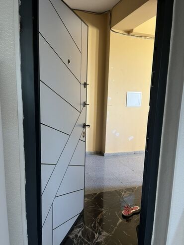 Köhnə tikili: Satılır: tam təmirli 2yataq otagı bır Zal metbex ıstı pol tam eşyalı — 6