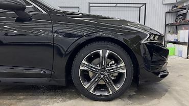 Другие детали салона: Мультимедийная система и интерьер автомобиля с современными функциями — 6