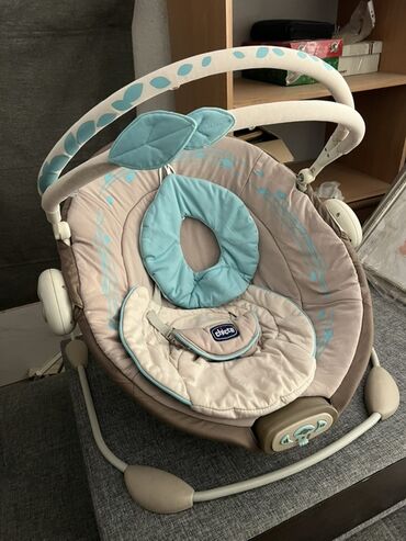 стульчик для кормления качеля: Детский шезлонг, Б/у, Электронная, Железо, цвет - Коричневый