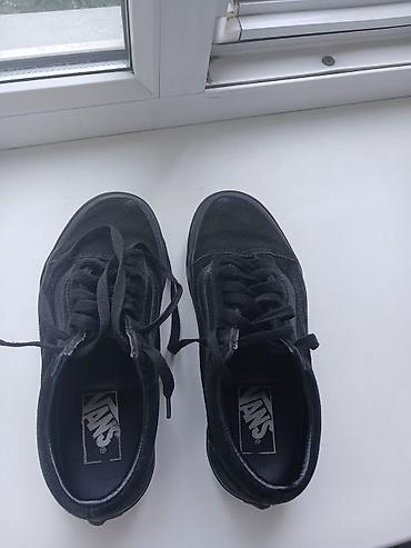 отдам даром обувь: За 500с 36разм.Vans оригинал б/у подойдет на 35-36размер — 2