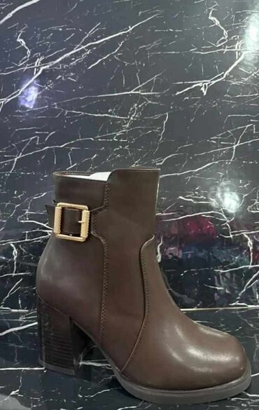 Čizme: Cizmice

NABAVKA
36-41
4300 din 💥 — 16