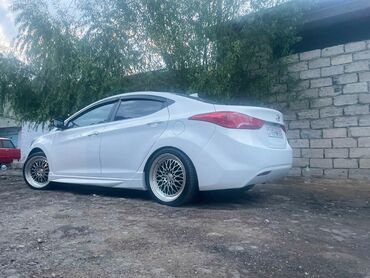 Hyundai: Hyundai Elantra: 1.8 l | 2011 il Sedan — 11