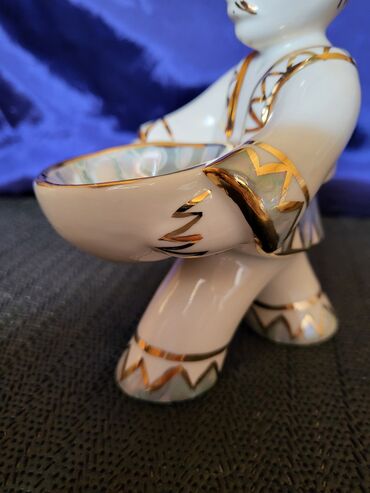 Figure: Figura,ili drzac nov za jaje cuvarkucu,Zajecar porcelan,rucno — 8