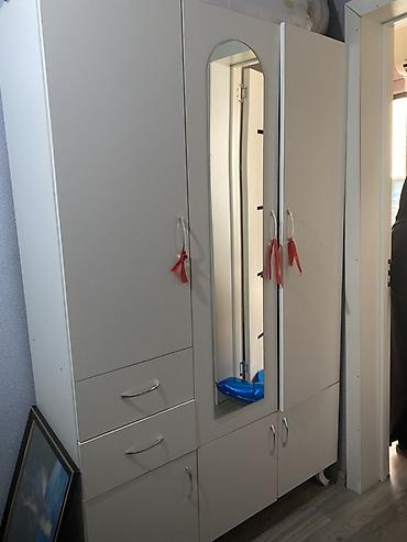 hamam kranti: Yeni, 3 qapılı, Güzgülü, Ağ, Açılan, Düz dolab — 1