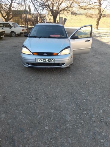 hybrid avtomobillər qiymətləri: Ford Focus: 1.6 л | 2002 г. 36254 км Седан