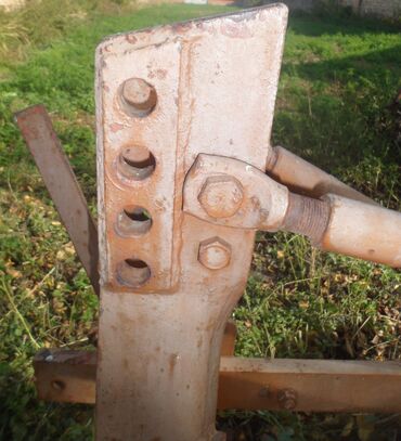 Poljoprivredne mašine: Plug za traktor – dvobrazdni, vučeni - Konstrukcija: masivan čelični — 5