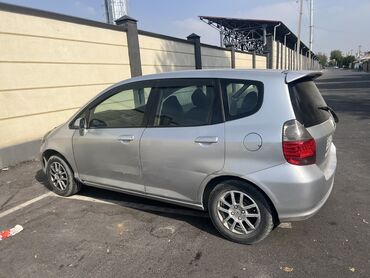 mazda 323 f: Honda Fit: 2002 г., 1.3 л, Автомат, Бензин