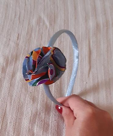mona bags: Traka za kosu sa ukrasnim cvetom - Materijal: satenska traka — 1