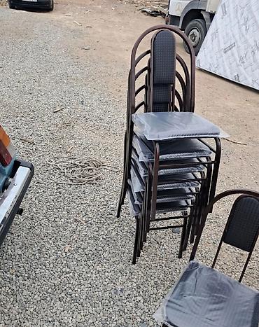 isci stol: Metal karkaslı yumşaq oturacaqlı stullar. Stullar möhkəm metal — 2