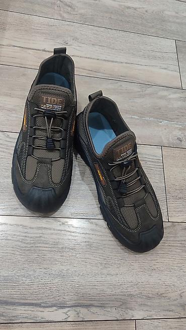 Кроссовки и спортивная обувь: Мужские повседневные кроссовки . Остался только один размер. 41 — 4