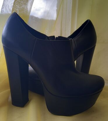 Женская обувь: Ботинки и ботильоны Размер: 36, цвет - Черный