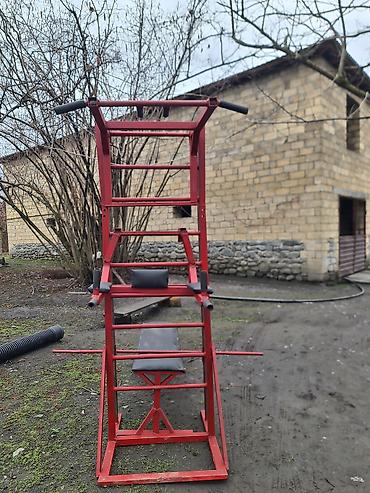 idman trenajoru: Çoxfunksiyalı ev trenajoru – metal konstruksiya, qırmızı rəng — 1