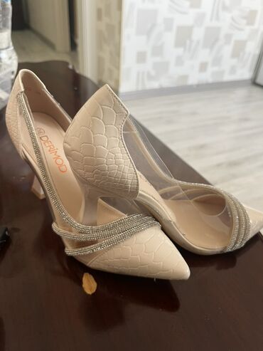 kilo ver чай: Туфли, Derimod, Размер: 36, цвет - Бежевый, Новый