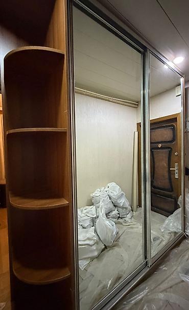 Dəhliz dolabı əla vəziyyətdə eni 2, hündürlüyü 2,20 ölçüdə 200 manat