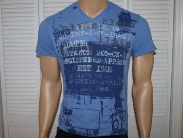 3d kişi futbolkası: Original CALVIN KLEIN razmer XS. Amerikada alinib. Yalniz real