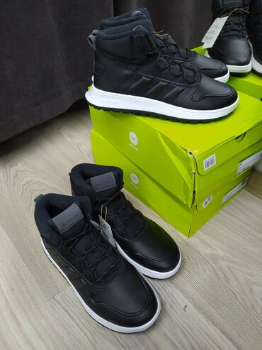 Головные уборы: Кроссовки adidas neo размер 40 и 41 в наличии оригинал