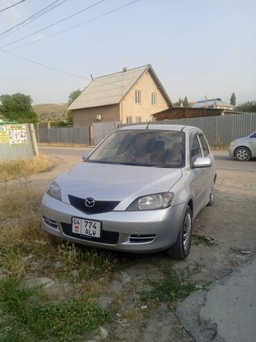 мазда демио кузовные детали: Серебристый хэтчбек Mazda с пятью дверями, включая заднюю подъемную