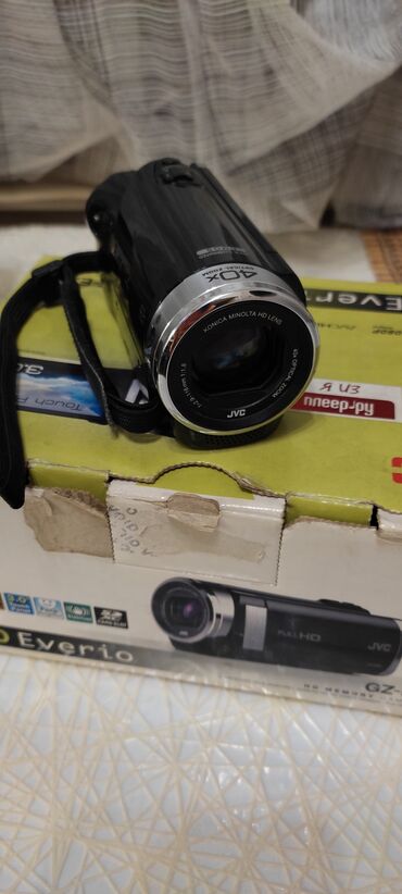 Видеокамеры: Продаётся камера. HD формат:1080p  Тип носителя:карта памяти  Тип