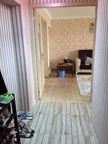 Mənzillər: 🏡 Gənclikdə, Atatürk Parkı, Ayna Sultanova heykəlinin qarşısında 2 — 6