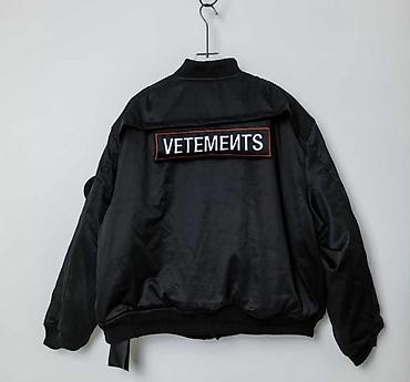 herbi geyim: Vetements brendinin qara bomber gödəkçəsi - Rəng: mat qara - Üslub — 2