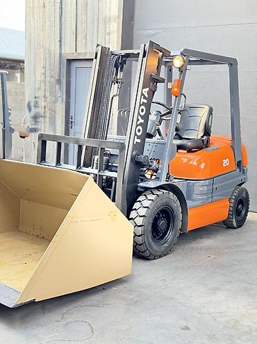 Погрузчик, Toyota, Колесный, Ковшовый