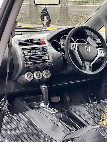 Honda: Honda Fit: 2005 г., 1.3 л, Вариатор, Бензин, Седан — 7