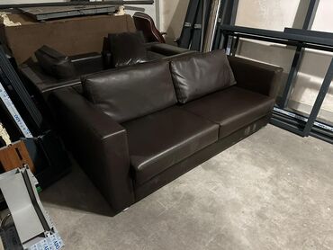 Ofis dəst mebeli: Ofis mebel dəsti Tərkib: - İş masası: L‑şəkilli, geniş iş səthi. Yan — 5