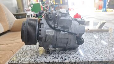 Çənlər, balonlar: İşlənmiş avtomobil kondisioner kompressoru. Avtomobilin kondisioner