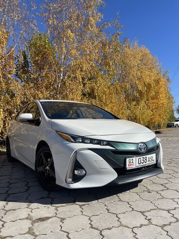 Toyota: Toyota Prius: 2018 г., 1.8 л, Вариатор, Гибрид, Седан