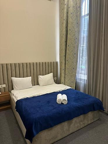 Otaqların günlük kirayəsi: Satılır. 12 otaq üçün mebel komplekti (televizor və kondisioner daxil — 10