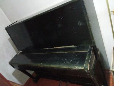 Другие музыкальные инструменты: Klassik qara rəngdə piano. Alət qara korpusda ağ və qara royal
