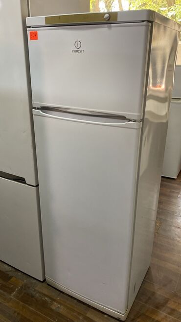Soyuducular: Indesit iki qapılı soyuducu - Yuxarıda dondurucu bölmə, aşağıda
