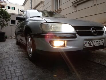 Opel: Opel Omega B sedan Barter var - Korpus: 4 qapı, gümüşü rəng, arxa — 5