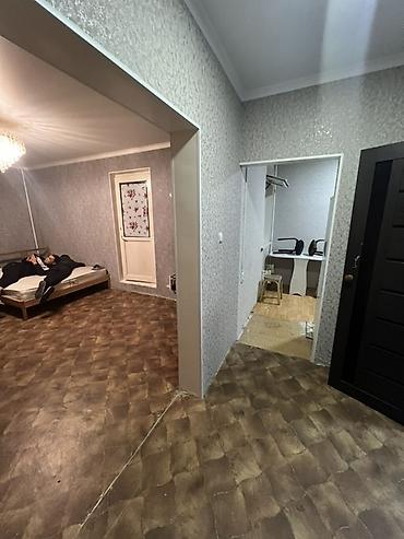 восток 5 кв: 1 комната, 35 м², Восток-5 мкр 4 этаж, Старый ремонт — 3