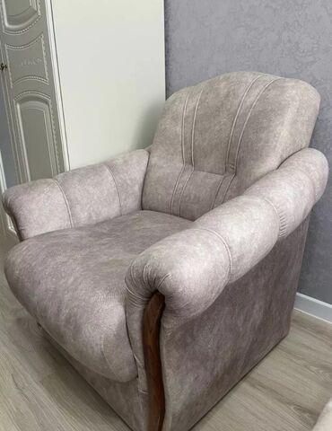 мебель кух: Классическое кресло, Для зала, Б/у