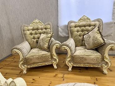 divan yeni: Klassik üslubda dəst – salon üçün Tərkib: - 1 ədəd 3‑yerlik divan - 2 — 1