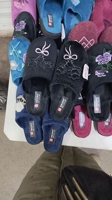 Домашние тапочки: Домашние тапочки GEZER - Мягкие плюшевые тапочки-мулы с открытой — 7