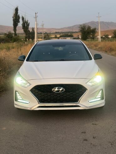 багажник на sprinter: Белый седан Hyundai Sonata с черной крышей и тонированными стеклами