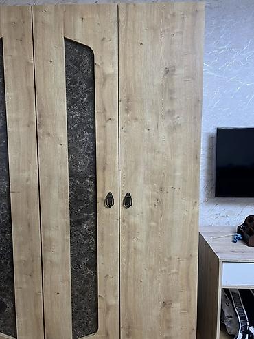 iskaflar: İki qapılı geyim dolabı - Material: ağac teksturalı laminat, tünd — 1