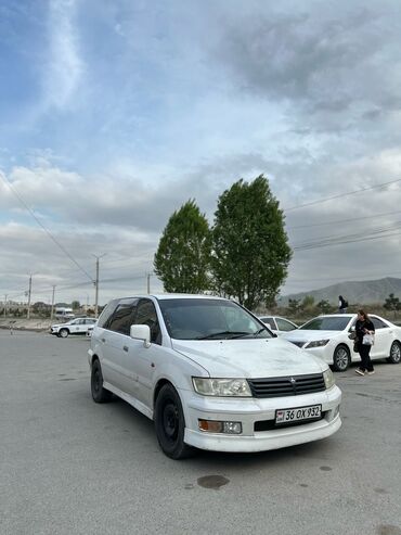 Mitsubishi: Mitsubishi Chariot: 2001 г., 2.4 л, Автомат, Бензин, Минивэн