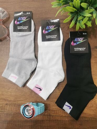 Čarape: 3/4 carape
12 pari 2000 din — 11