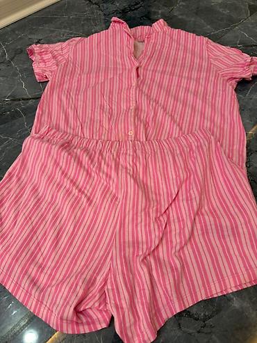 paltar alan: Qadın pijama dəsti – 2 model 1) Krem rəngli dəst: - Qısaqol köynək və — 2