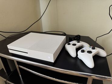 Xbox One S 1tb Çox təcili satılır deyə bu qiymətə verirəm ideal ustada